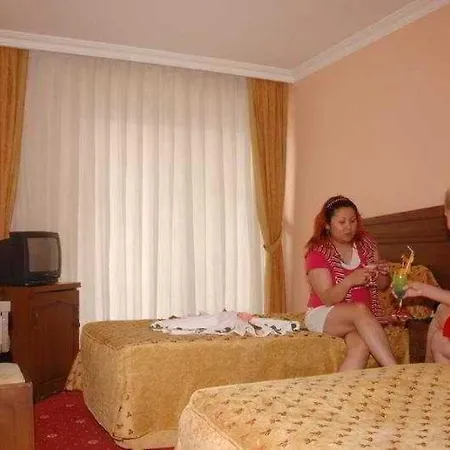 Hera Hotell 2*